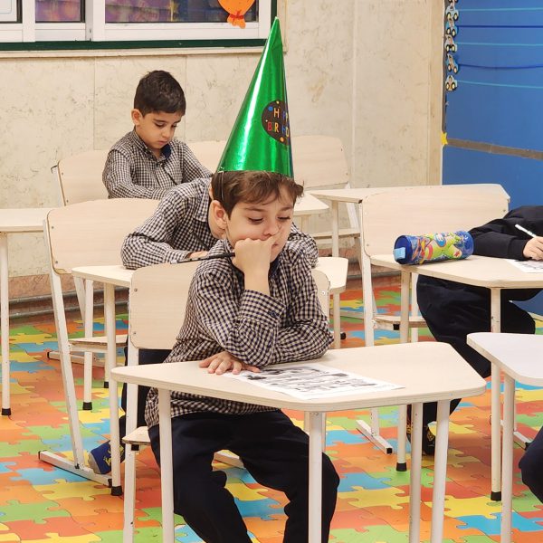 تم آموزشی ایران من، جهان ما - دی ماه 1402 - پیش‌دبستان مصباح دانش - 1