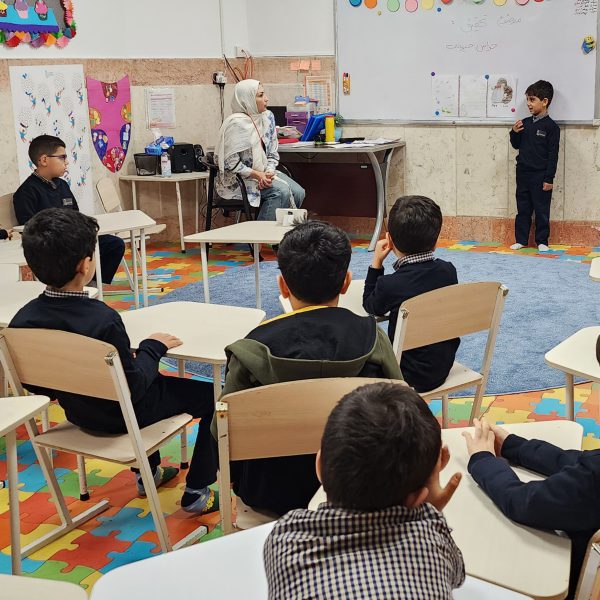 تم آموزشی من و تن - آذر ماه 1402 - پیش‌دبستان مصباح دانش - 15