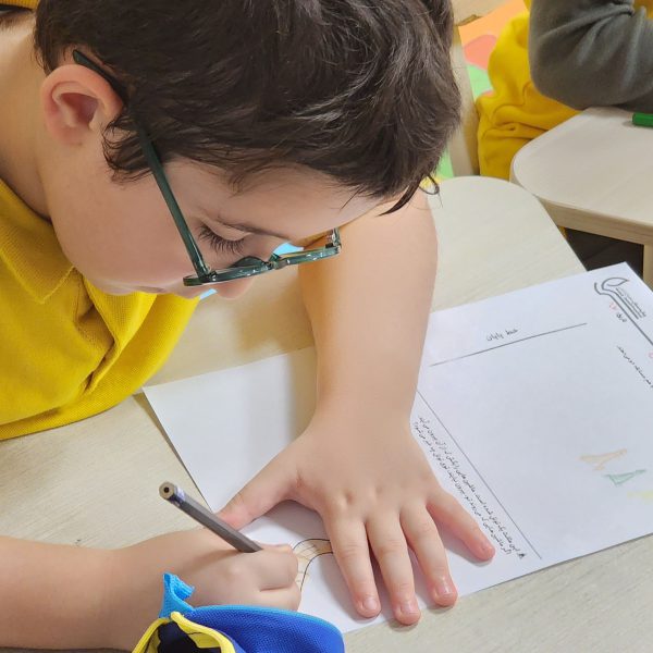 تم آموزشی من و تن - آبان ماه 1402 - پیش‌دبستان مصباح دانش - 14