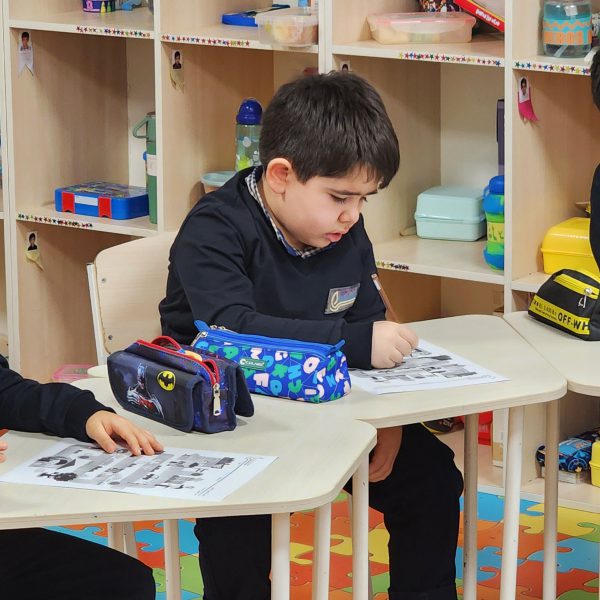 تم آموزشی ایران من، جهان ما - دی ماه 1402 - پیش‌دبستان مصباح دانش - 2