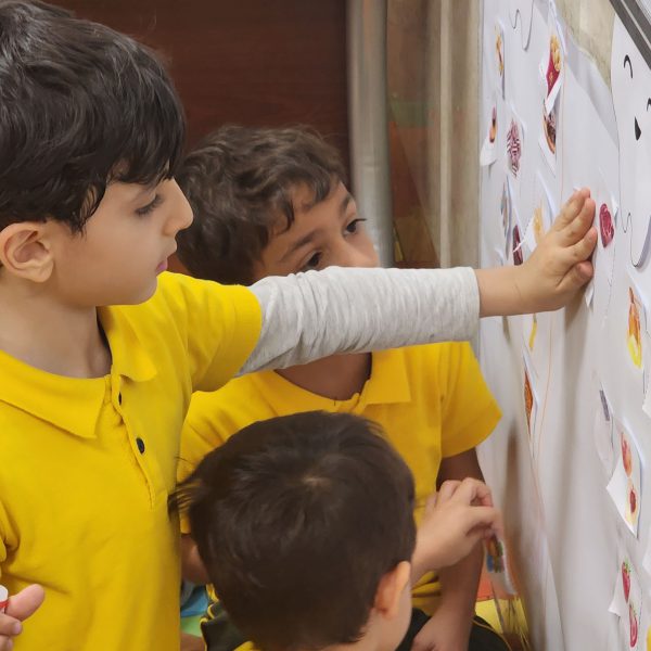 تم آموزشی من و تن - مهرماه 1402 - پیش‌دبستان مصباح دانش - 2