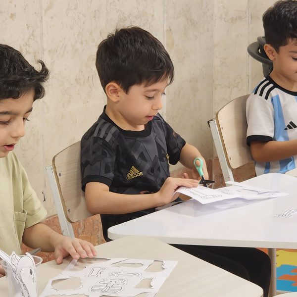 تم آموزشی من و تن - مهرماه 1402 - پیش‌دبستان مصباح دانش - 21