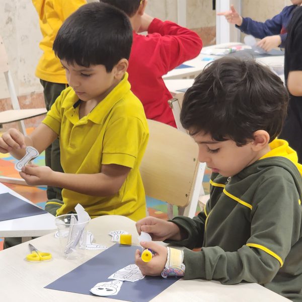 تم آموزشی من و تن - مهرماه 1402 - پیش‌دبستان مصباح دانش - 19