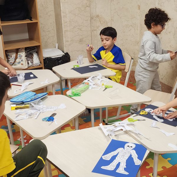 تم آموزشی من و تن - مهرماه 1402 - پیش‌دبستان مصباح دانش - 16