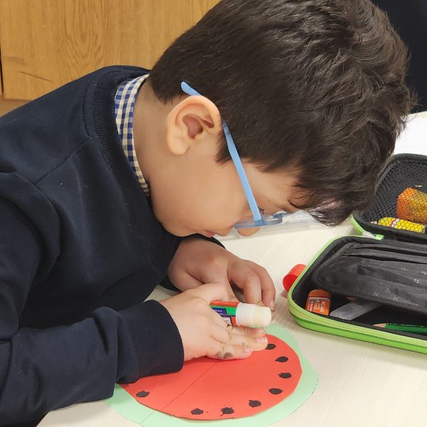 تم آموزشی من و تن - آذر ماه 1402 - پیش‌دبستان مصباح دانش - 35