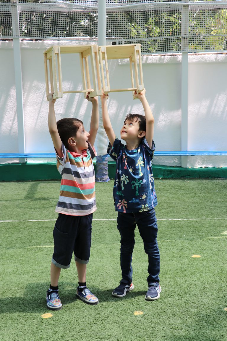 پیش‌دبستان مصباح - کلاس‌های تکمیلی - چکش سبز