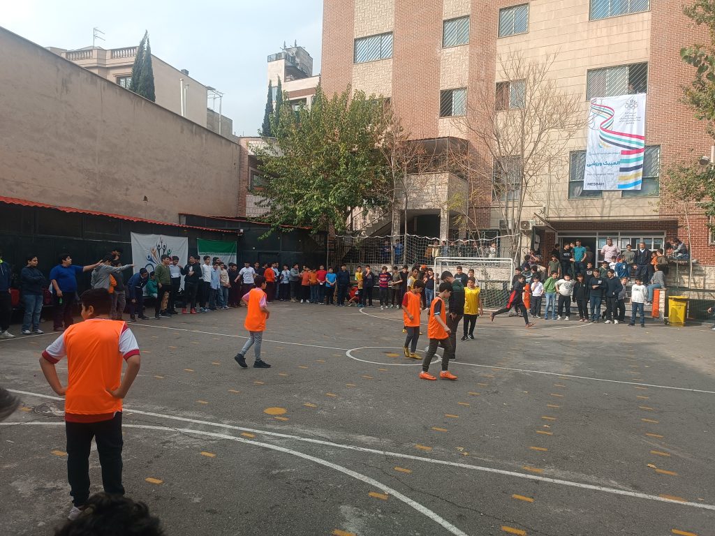 المپیک ورزشی، مسابقات، دوره اول متوسطه