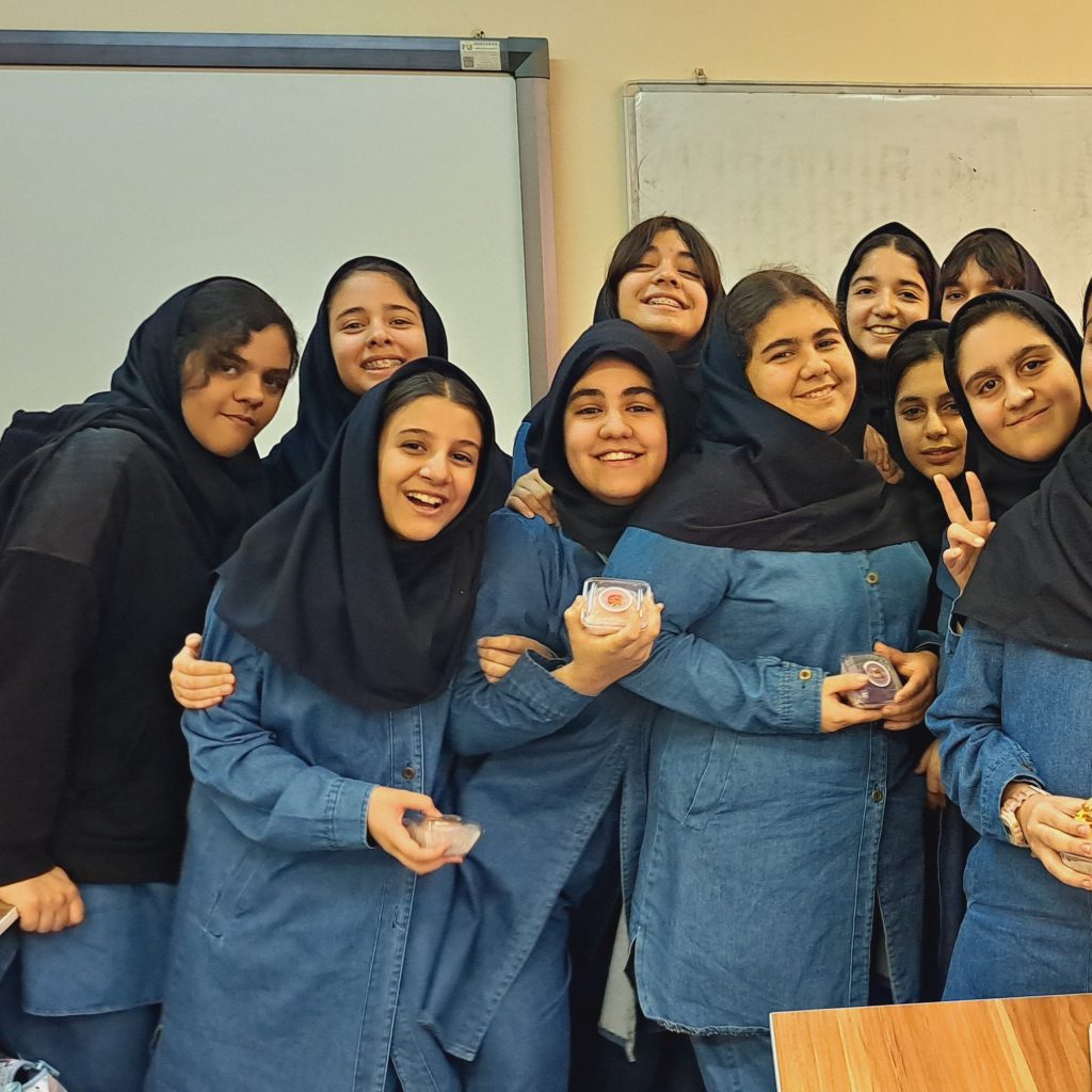 پذیرایی به مناسبت مبعث- متوسطه دوره اول دخترانه