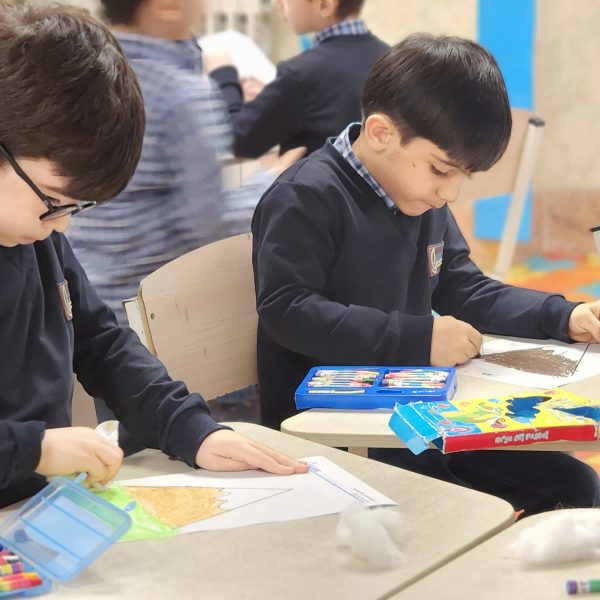 تم آموزشی ایران من، جهان ما – سال تحصیلی 1404-1403 – پیش‌دبستان مصباح دانش - 13