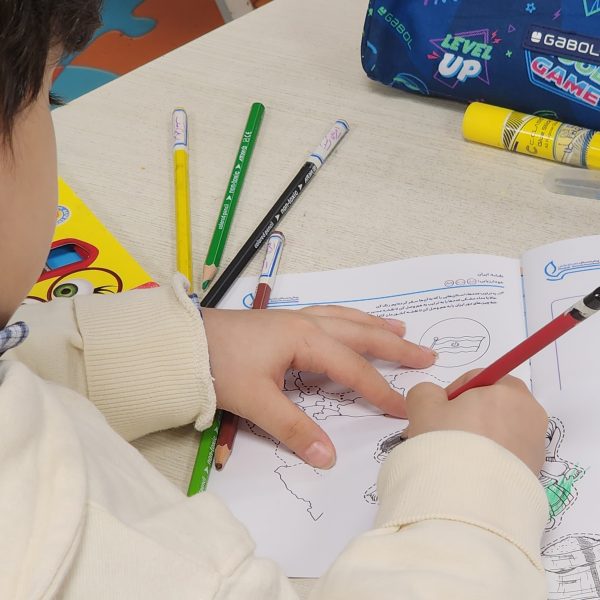 تم آموزشی ایران من، جهان ما – سال تحصیلی 1404-1403 – پیش‌دبستان مصباح دانش - 15