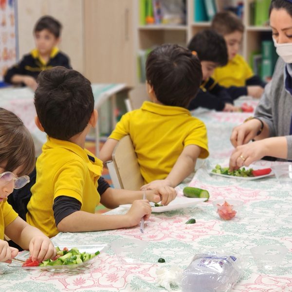 تم آموزشی ایران من، جهان ما – سال تحصیلی 1404-1403 – پیش‌دبستان مصباح دانش - 31