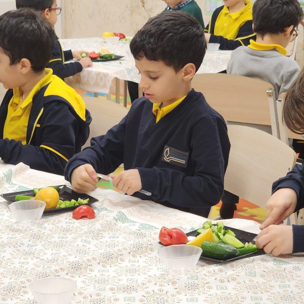 تم آموزشی ایران من، جهان ما – سال تحصیلی 1404-1403 – پیش‌دبستان مصباح دانش - 33