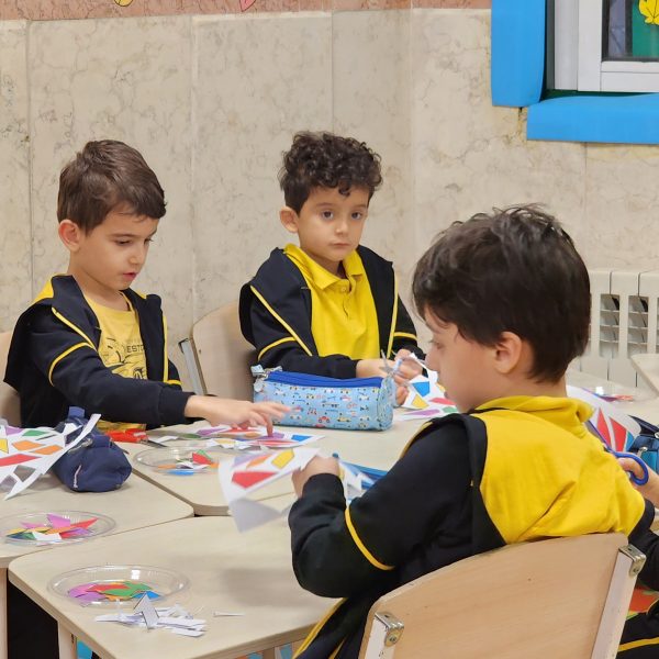 تم آموزشی ایران من، جهان ما – سال تحصیلی 1404-1403 – پیش‌دبستان مصباح دانش - 37