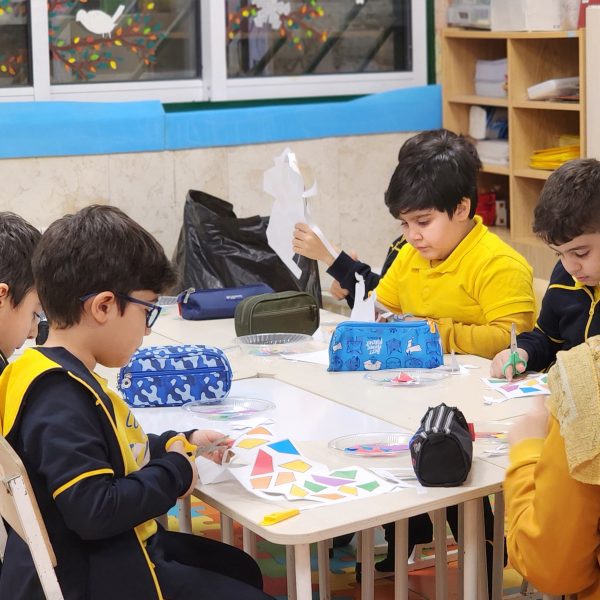 تم آموزشی ایران من، جهان ما – سال تحصیلی 1404-1403 – پیش‌دبستان مصباح دانش - 38