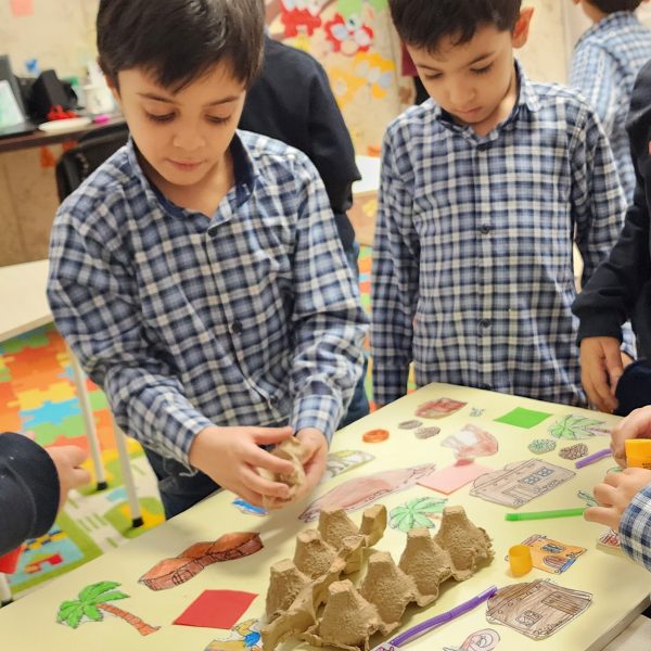 تم آموزشی ایران من، جهان ما – سال تحصیلی 1404-1403 – پیش‌دبستان مصباح دانش - 44