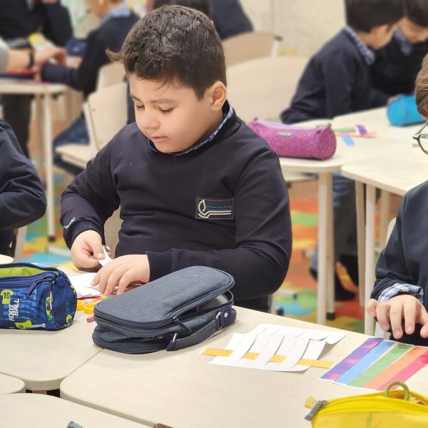 تم آموزشی ایران من، جهان ما – سال تحصیلی 1404-1403 – پیش‌دبستان مصباح دانش - 45