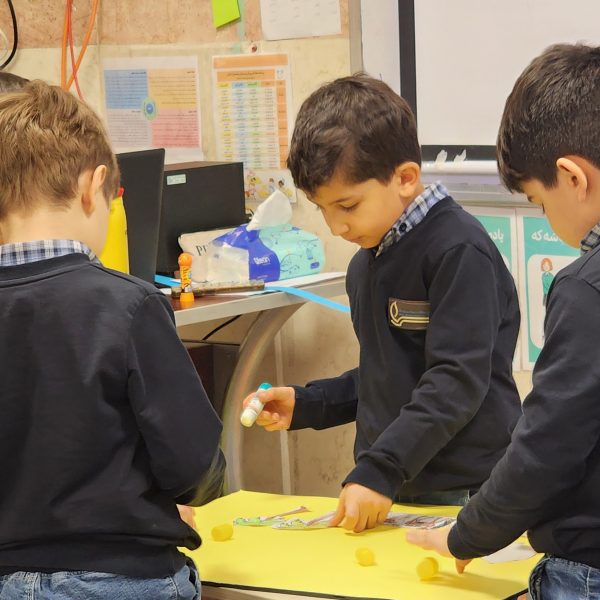 تم آموزشی ایران من، جهان ما – سال تحصیلی 1404-1403 – پیش‌دبستان مصباح دانش - 48