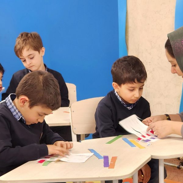 تم آموزشی ایران من، جهان ما – سال تحصیلی 1404-1403 – پیش‌دبستان مصباح دانش - 53