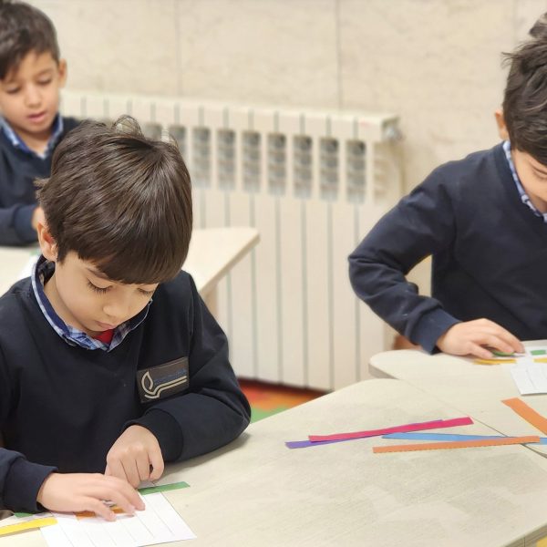 تم آموزشی ایران من، جهان ما – سال تحصیلی 1404-1403 – پیش‌دبستان مصباح دانش - 57