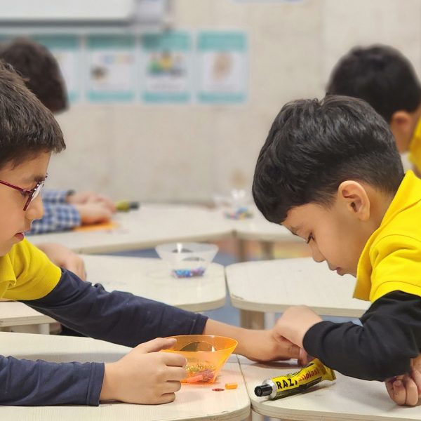 تم آموزشی ایران من، جهان ما – سال تحصیلی 1404-1403 – پیش‌دبستان مصباح دانش - 67