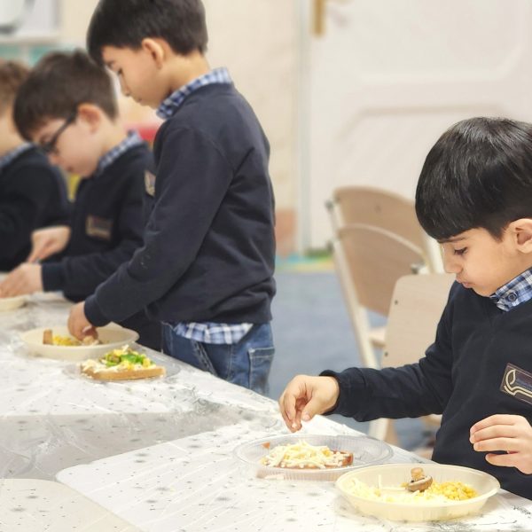 تم آموزشی ایران من، جهان ما – سال تحصیلی 1404-1403 – پیش‌دبستان مصباح دانش - 70