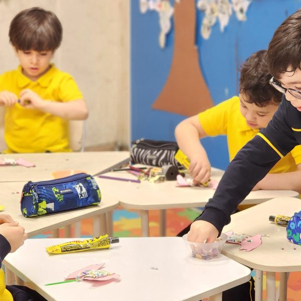 تم آموزشی ایران من، جهان ما – سال تحصیلی 1404-1403 – پیش‌دبستان مصباح دانش - 74