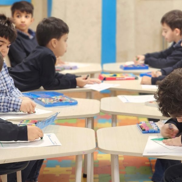 تم آموزشی ایران من، جهان ما – سال تحصیلی 1404-1403 – پیش‌دبستان مصباح دانش - 9