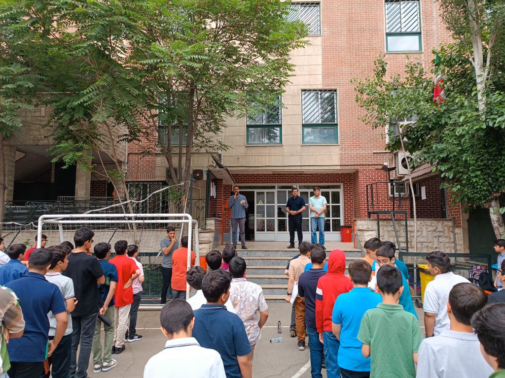 اهداء جوایز مسابقات قند پارسی - دبیرستان مصباح دوره اول متوسطه پسرانه