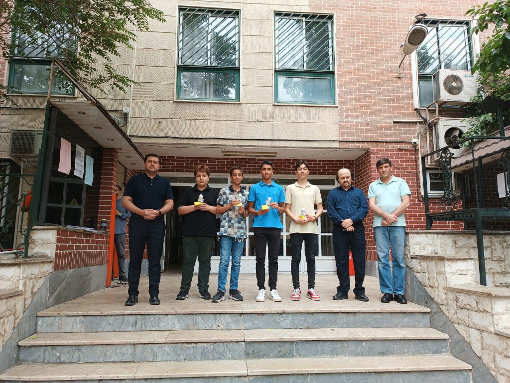 اهداء جوایز مسابقات قند پارسی - دبیرستان مصباح دوره اول متوسطه پسرانه