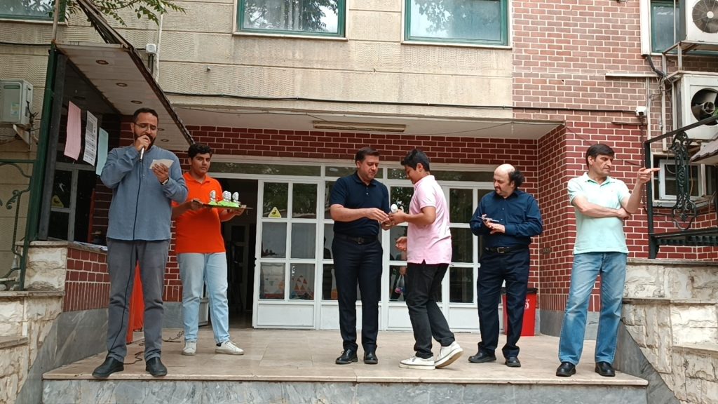 اهداء جوایز مسابقات قند پارسی - دبیرستان مصباح دوره اول متوسطه پسرانه