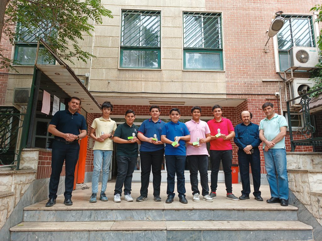 اهداء جوایز مسابقات قند پارسی - دبیرستان مصباح دوره اول متوسطه پسرانه