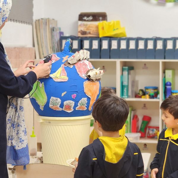 تم آموزشی زمین ما– سال تحصیلی 1404-1403 – پیش‌دبستان مصباح دانش - 25