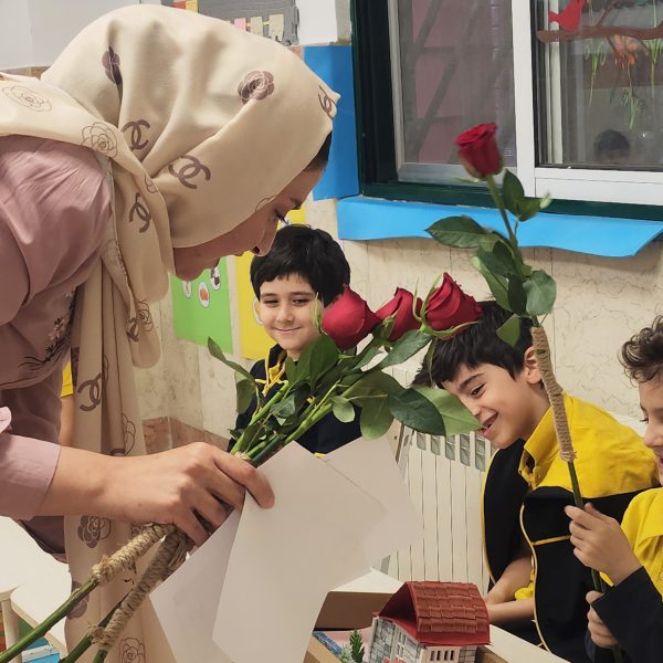 روز معلم – سال تحصیلی 1404-1403 – پیشدبستان مصباح دانش -4 روز معلم – سال تحصیلی 1404-1403 – پیشدبستان مصباح دانش -4