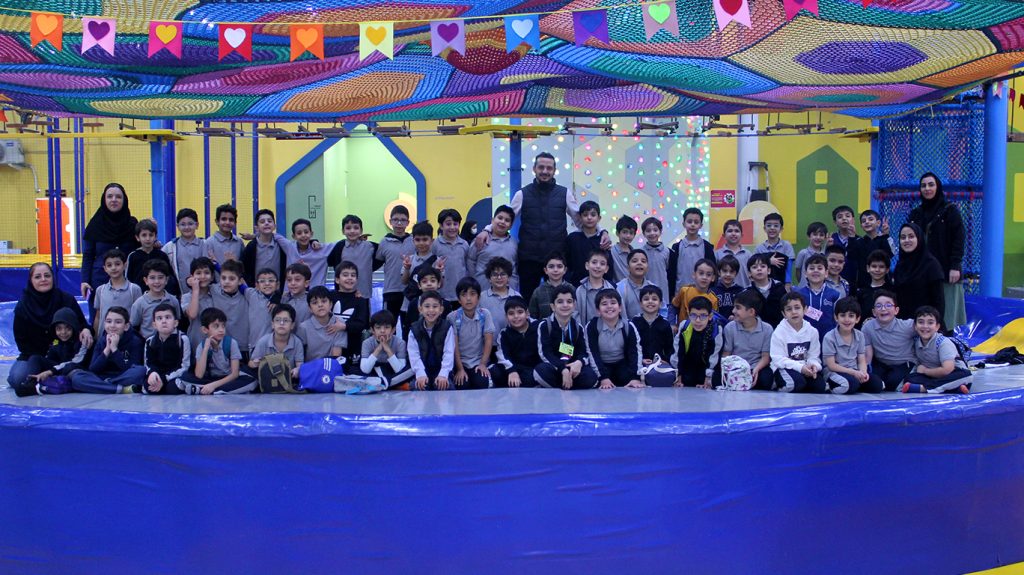 اردوی روشانولند _ دبستان