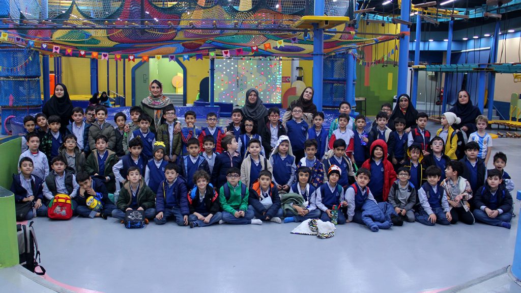 اردوی روشانولند _ دبستان